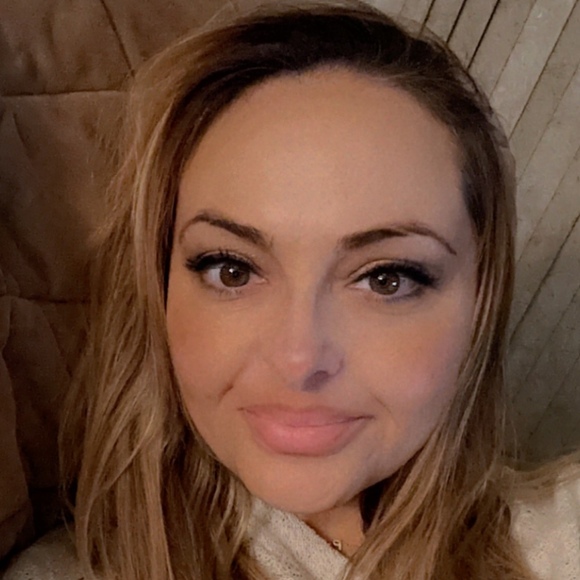 Meet your Posher, Irena - Picture 1 of 1